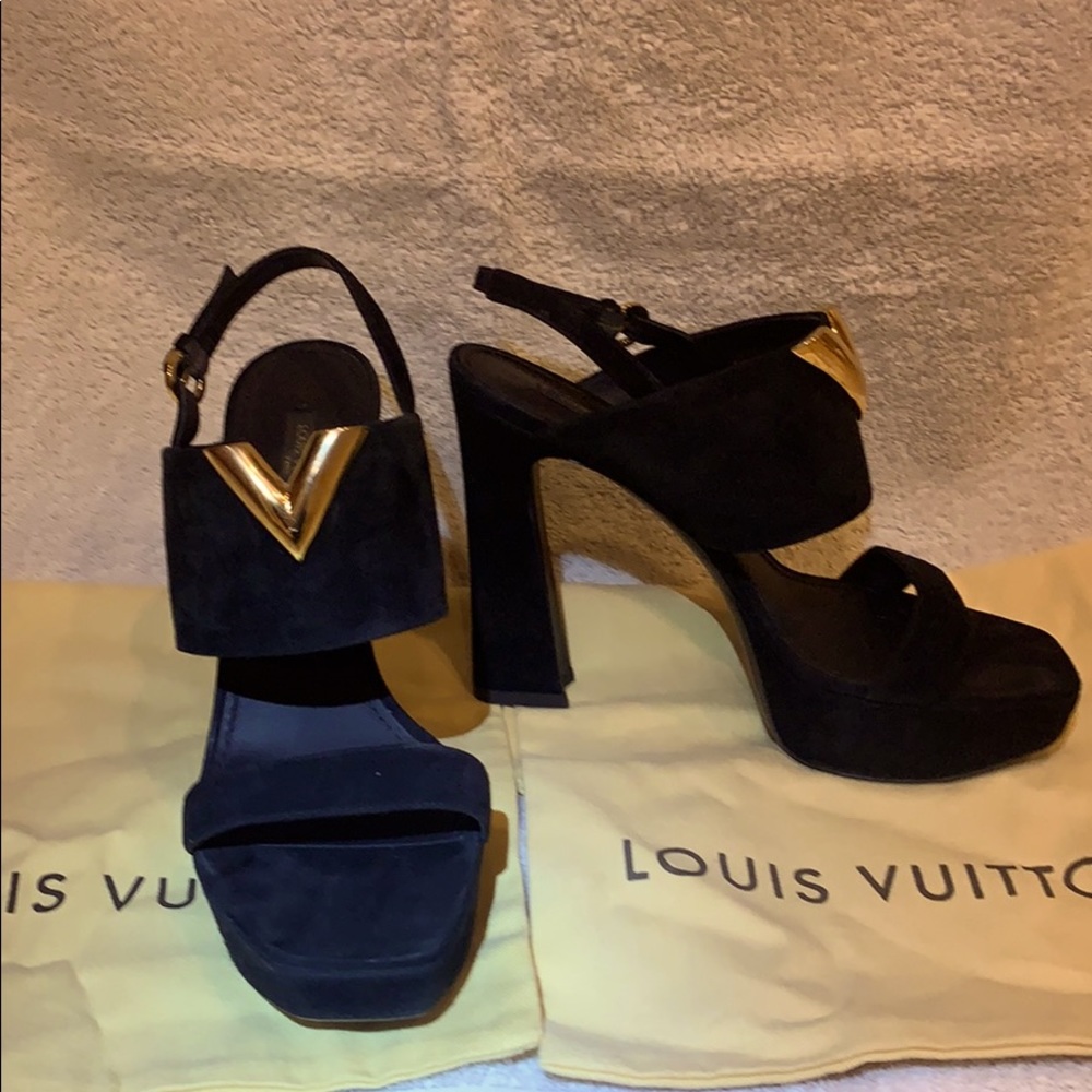 Louis Vuitton sandals with gold V in the f…
